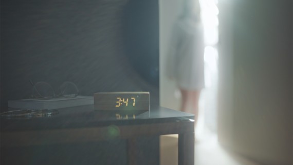 alarmklokke på nattbord