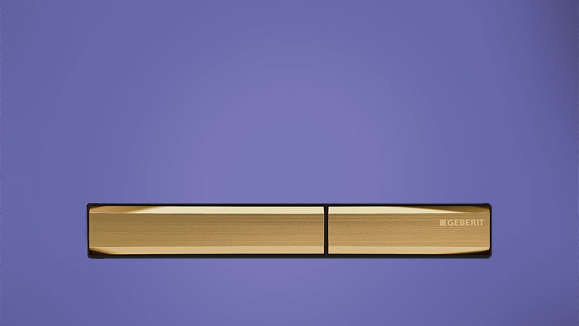 Placa de descarga Geberit Sigma50 em lilás Very Peri, o tom Pantone do ano 2022